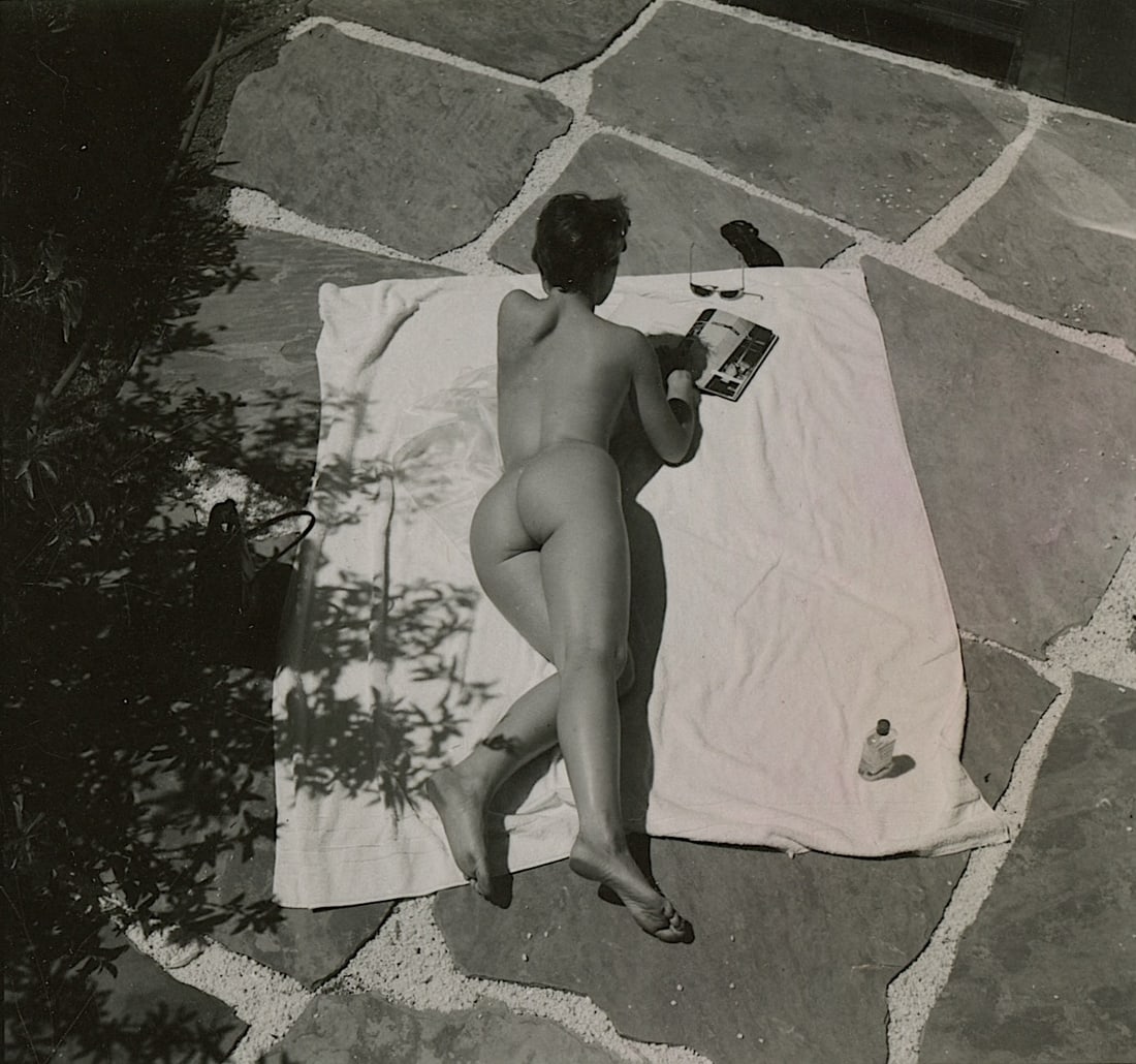 ANDRÉ DE DIENES Vintage Photo 1950s-1960s Nude Study: The provenance of this photo is from the archives of notable photographer André de Dienes.The dimensions are Approx. 2.75" x 2.75" (small variances can occur). This black and white gelatin photo was 