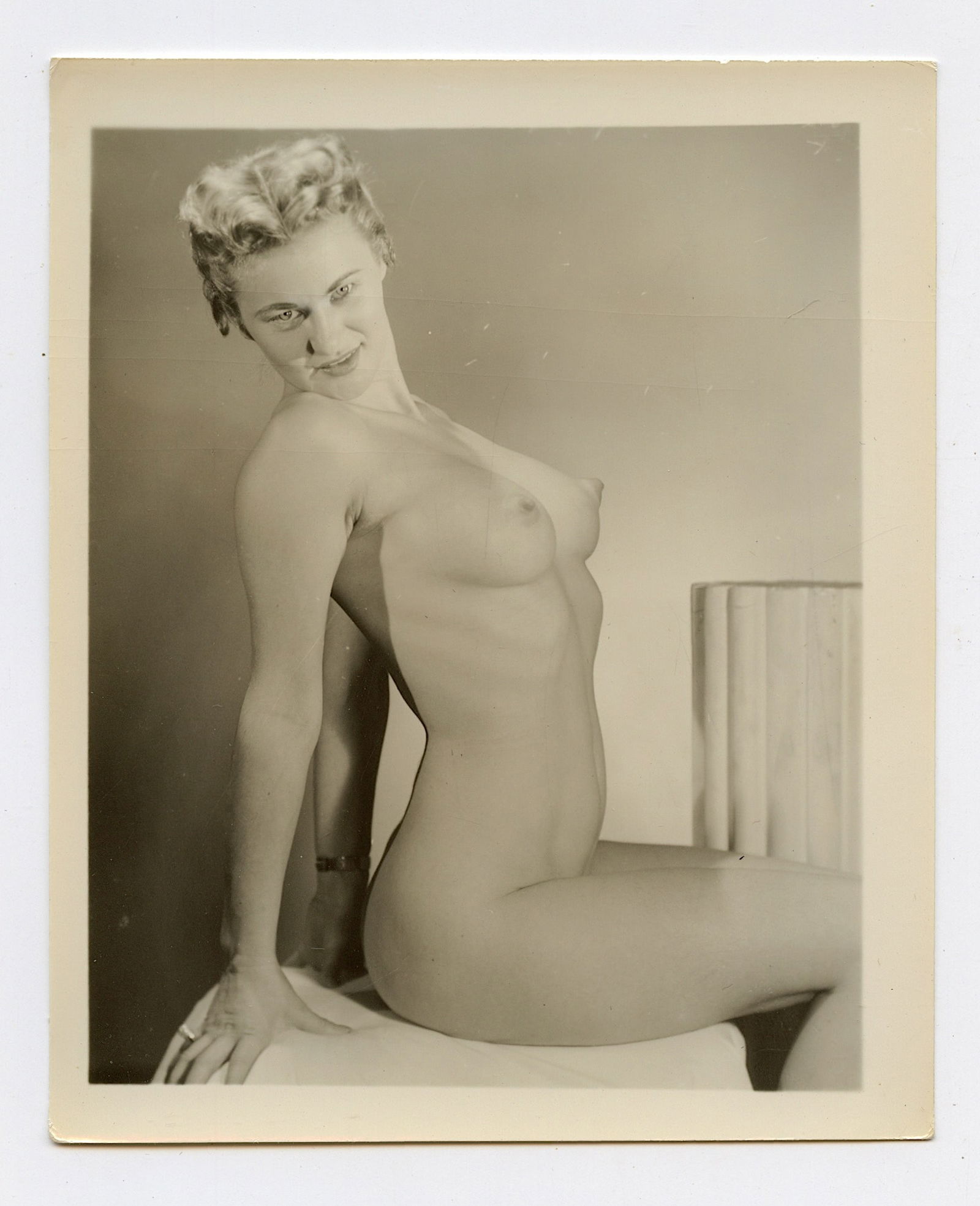 Vintage Scarce 1950s American Photo with Pin Up Model 5" x 4" (1 of 1)