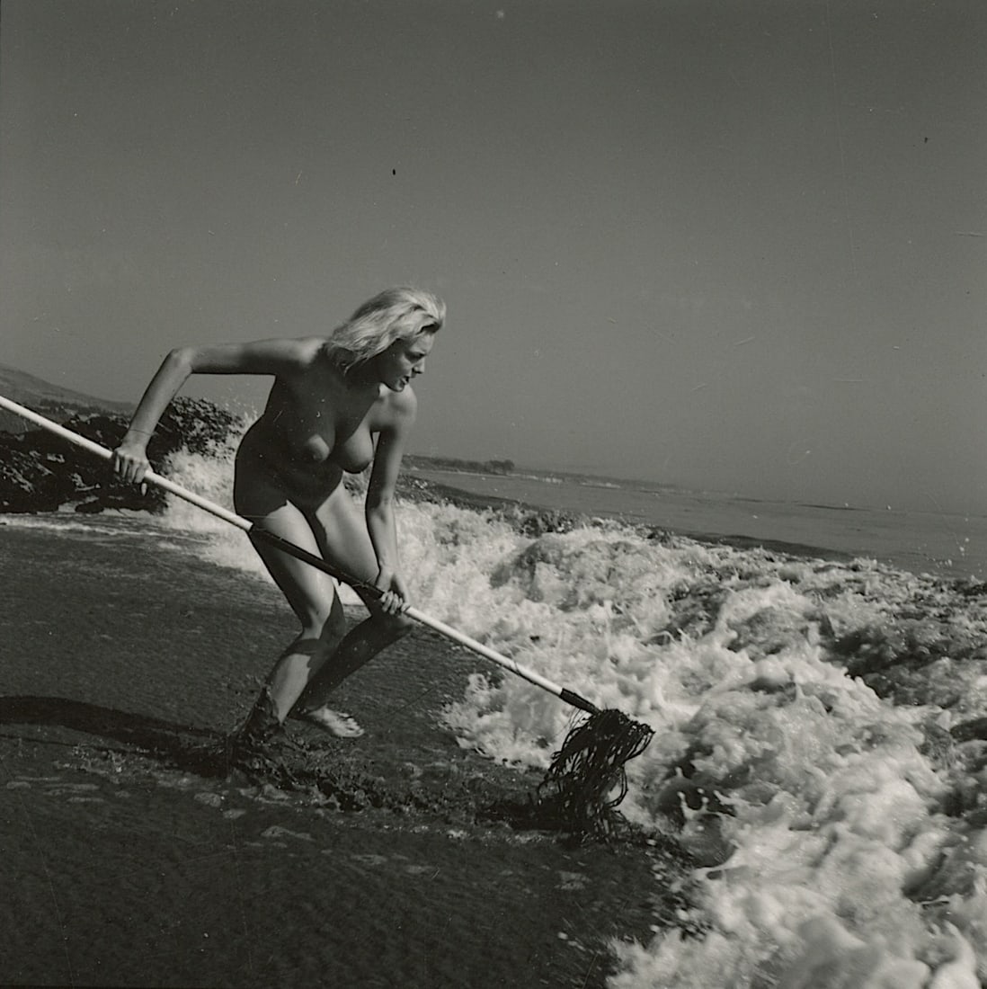 ANDRÉ DE DIENES Vintage Photo 1950s-1960s Nude Study: The provenance of this photo is from the archives of notable photographer André de Dienes.The dimensions are Approx. 2.75" x 2.75" (small variances can occur). This black and white gelatin photo was 