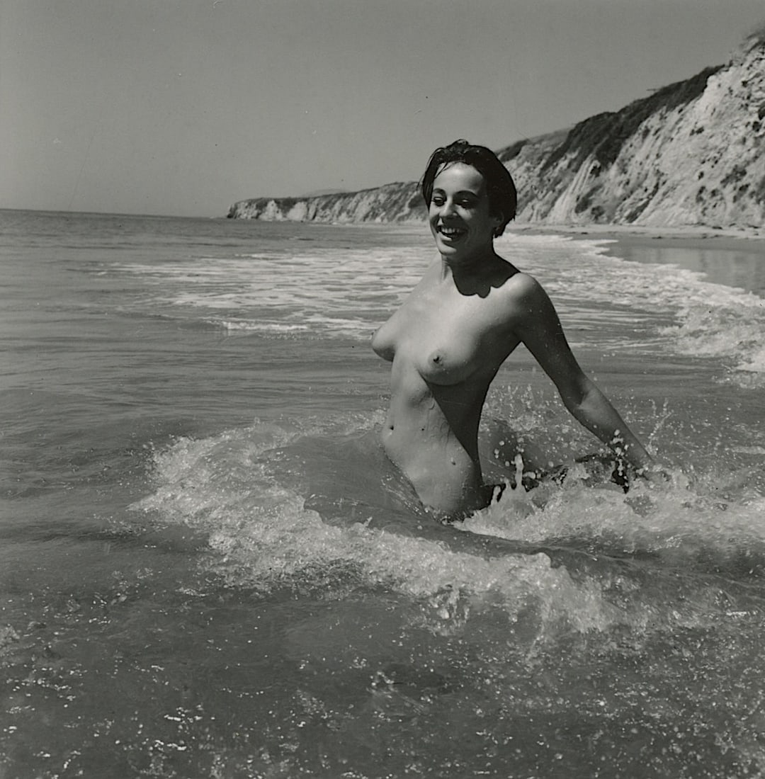 ANDRÉ DE DIENES Vintage Photo 1950s-1960s Nude Study: The provenance of this photo is from the archives of notable photographer André de Dienes.The dimensions are Approx. 2.75" x 2.75" (small variances can occur). This black and white gelatin photo was 