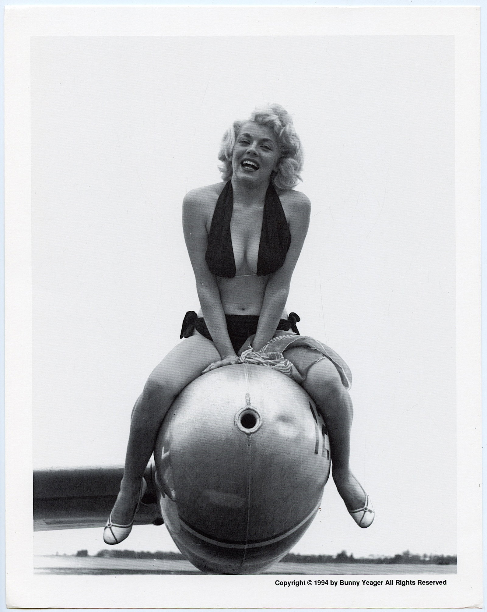 BUNNY YEAGER Vintage Pin Up Litho MARIA STRINGER: This lot is coming from Bunny Yeager's estate/archives. Linnea Eleanor "Bunny" Yeager (March 13, 1929 - May 24, 2014) was an American photographer and pin-up model. She met Bettie Page in 1954, and to