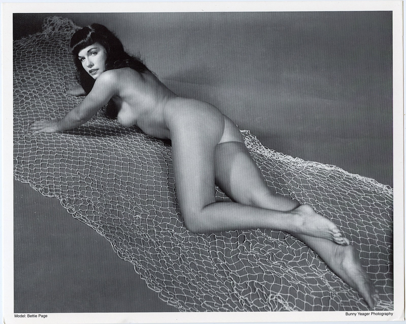 BUNNY YEAGER Vintage Pin Up Litho BETTIE PAGE: This lot is coming from Bunny Yeager's estate/archives. Linnea Eleanor "Bunny" Yeager (March 13, 1929 - May 24, 2014) was an American photographer and pin-up model. She met Bettie Page in 1954, and to