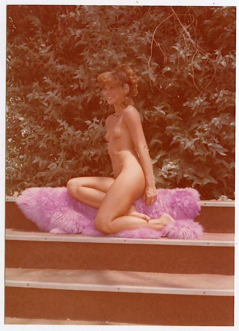 Pin Up Kodak Print Photo Naturalism Nude 3.5" x 5" Ca 1970s - 1990s: The provenance of this lot is from the a private collector in RI. We have included quality images to show it's actual condition. This lot is located in Boca Raton, Fl and its shipment will be made dir