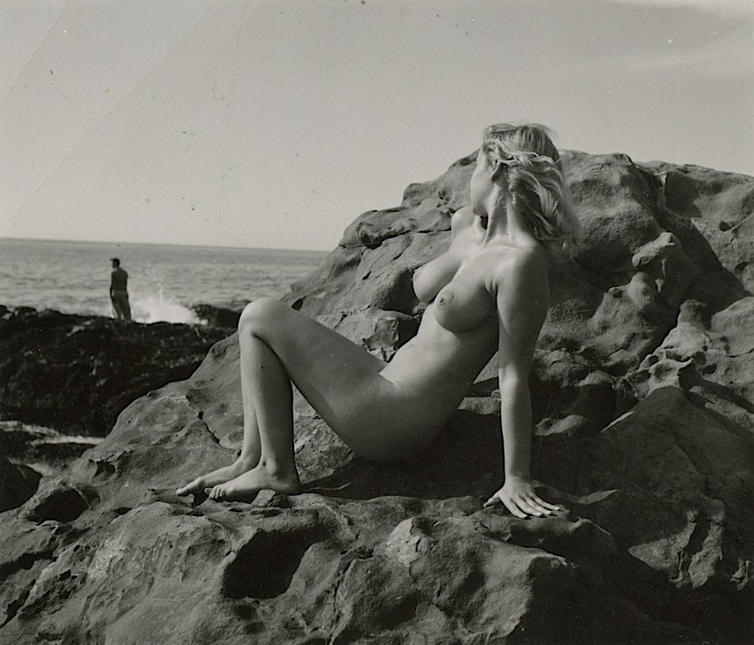 ANDRÉ DE DIENES Vintage Photo 1950s-1960s Nude Study: The provenance of this photo is from the archives of notable photographer André de Dienes.The dimensions are Approx. 2.75" x 2.75" (small variances can occur). This black and white gelatin photo was 