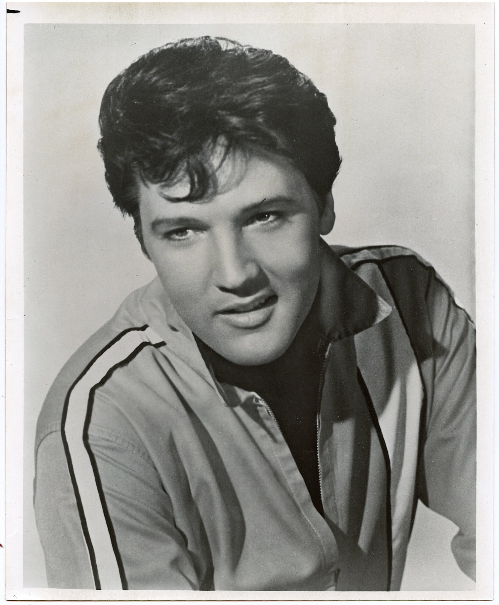 Vintage Photograph 10" x 8" ELVIS PRESLEY: The provenance of this lot is from the a private collector in RI. We have included quality images to show it's actual condition. This lot is located in Boca Raton, Fl and its shipment will be made dir