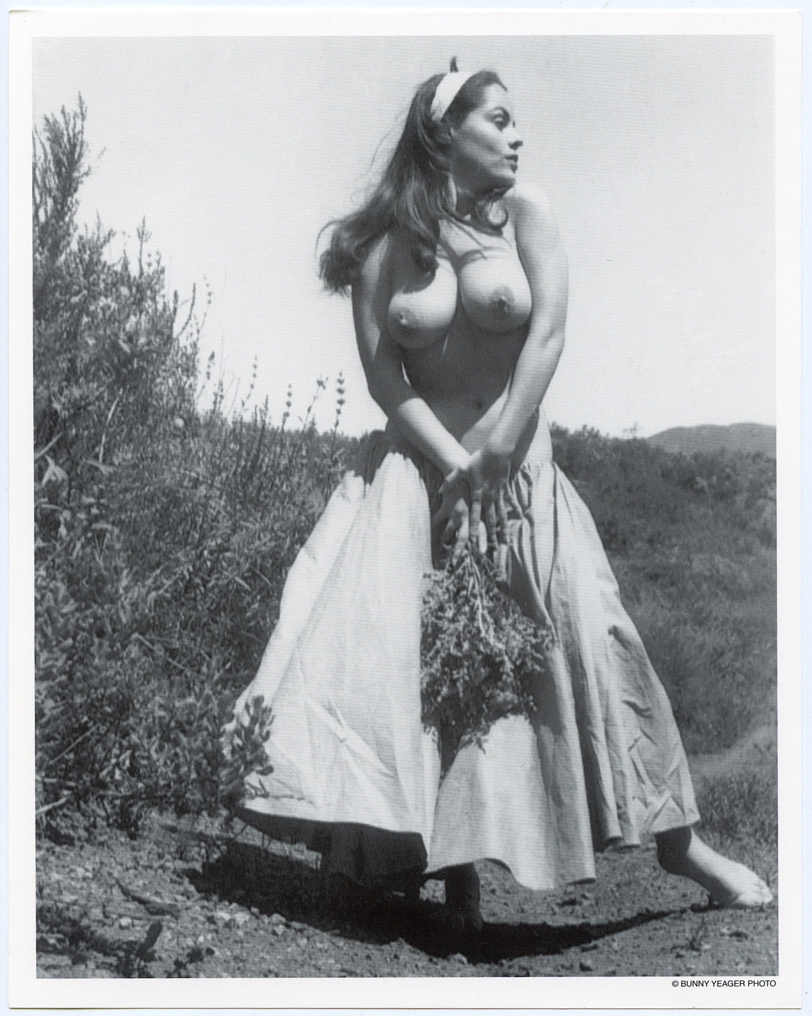 BUNNY YEAGER Vintage Pin Up Litho DIANE WEBBER: This lot is coming from Bunny Yeager's estate/archives. Linnea Eleanor "Bunny" Yeager (March 13, 1929 - May 24, 2014) was an American photographer and pin-up model. She met Bettie Page in 1954, and to