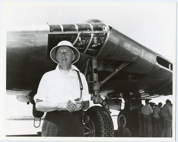 JACK NORTHROP W/YB-49 FLYING WING 8x10 GLOSSY PHOTO PRINT