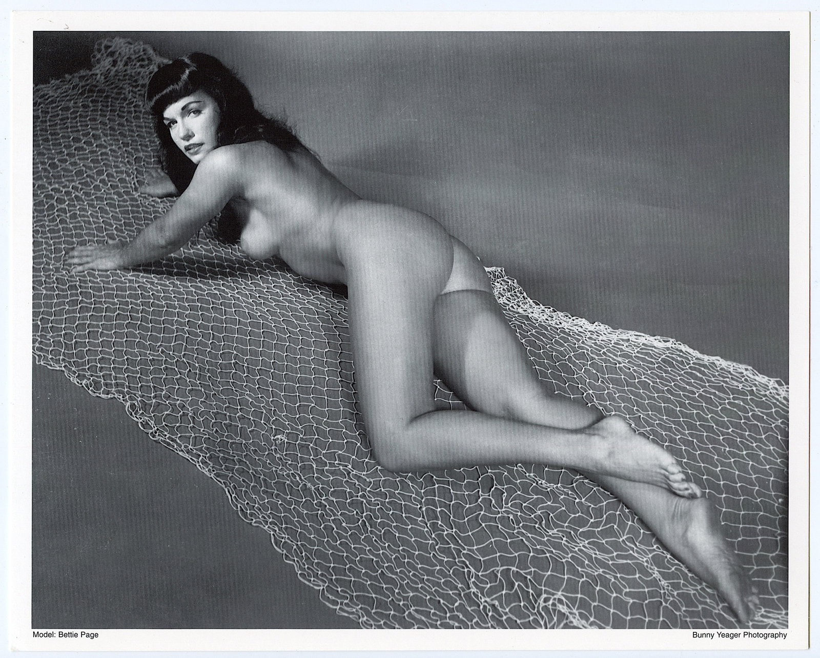 BUNNY YEAGER Vintage Pin Up Litho Model BETTIE PAGE: This lot is coming from Bunny Yeager's estate/archives. Linnea Eleanor "Bunny" Yeager (March 13, 1929 - May 24, 2014) was an American photographer and pin-up model. She met Bettie Page in 1954, and to