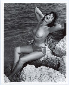 BUNNY YEAGER Vintage Pin Up Litho Model BETTIE PAGE