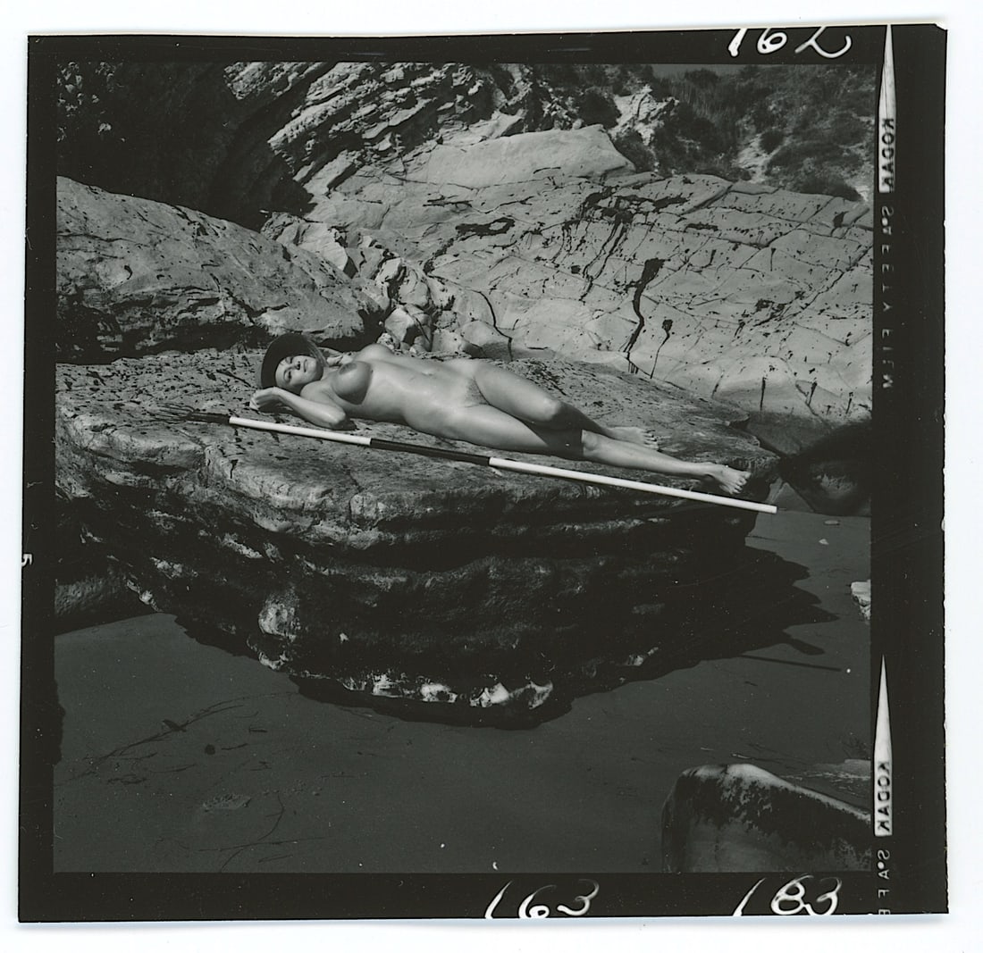 ANDRÉ DE DIENES Vintage Photo 1950s-1960s Nude Study: The provenance of this photo is from the estate/archives of notable photographer André de Dienes (Hungarian 1913 - 1986) in CA. André de Dienes is a well-known photographer, especially recognized fo
