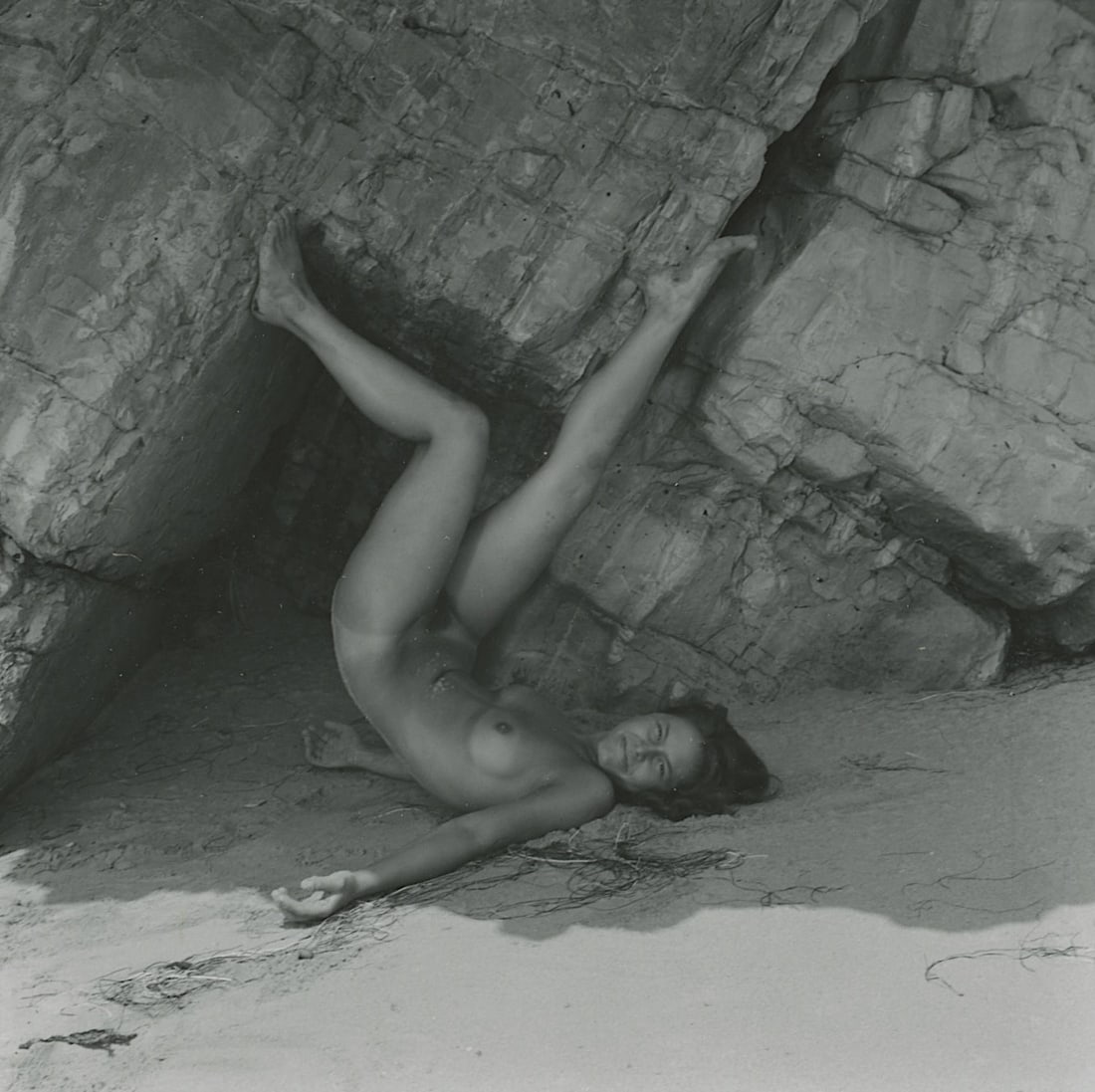 ANDRÉ DE DIENES Vintage Photo 1950s-1960s Nude Study: The provenance of this photo is from the estate/archives of notable photographer André de Dienes (Hungarian 1913 - 1986) in CA. André de Dienes is a well-known photographer, especially recognized fo