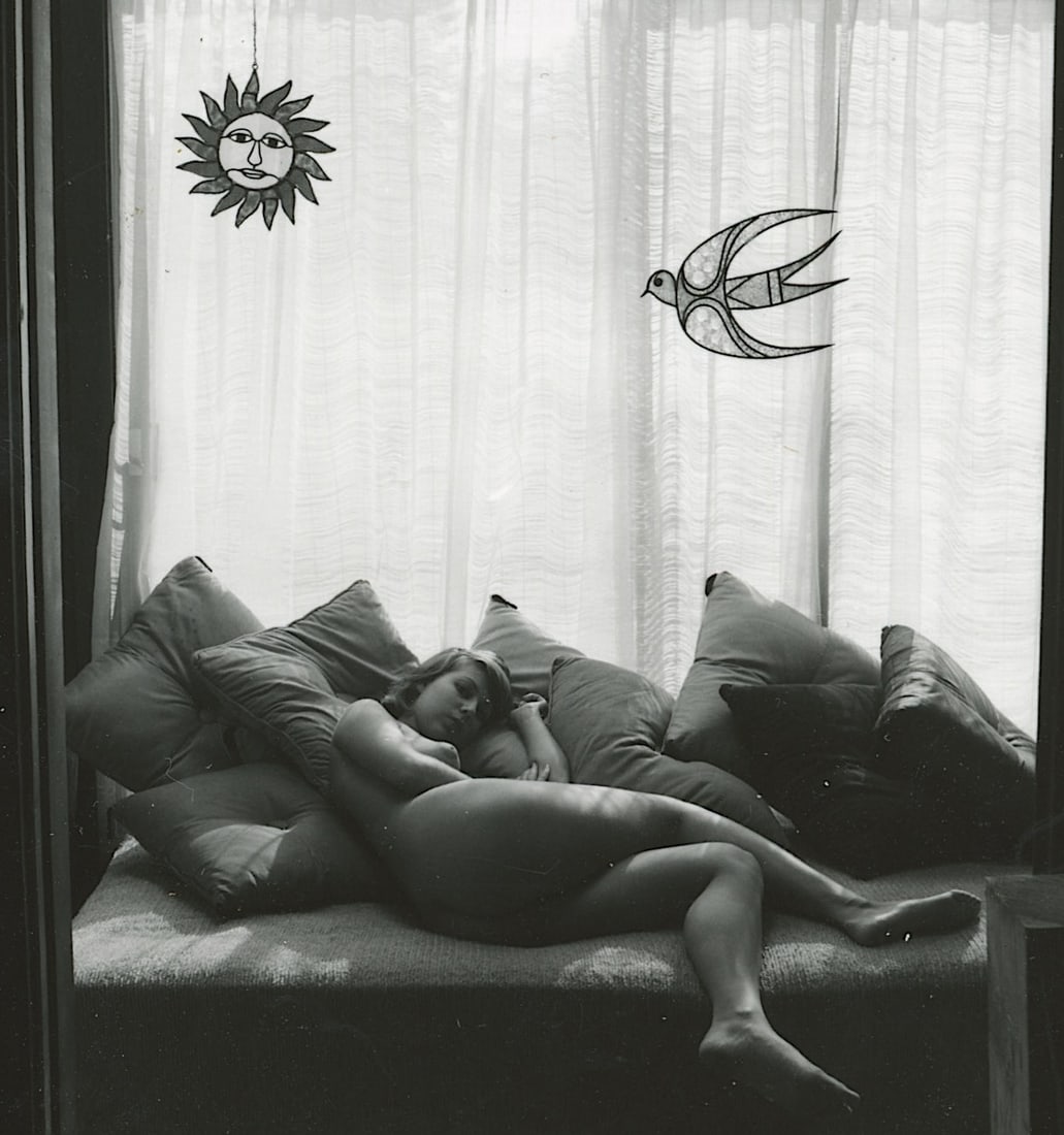 ANDRÉ DE DIENES Vintage Photo 1950s-1960s Nude Study: The provenance of this photo is from the estate/archives of notable photographer André de Dienes (Hungarian 1913 - 1986) in CA. André de Dienes is a well-known photographer, especially recognized fo