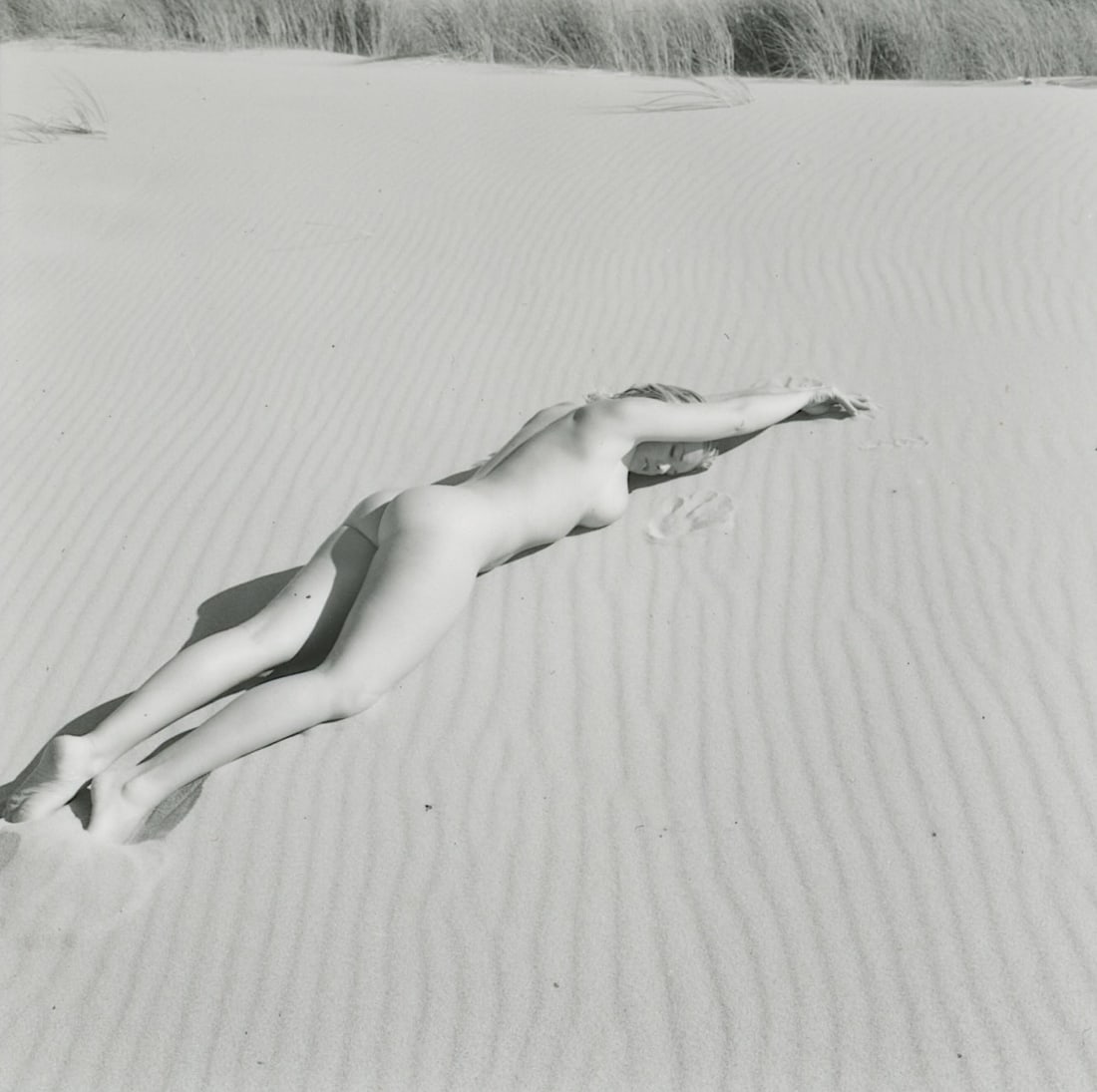 ANDRÉ DE DIENES Vintage Photo 1950s-1960s Nude Study: The provenance of this photo is from the estate/archives of notable photographer André de Dienes (Hungarian 1913 - 1986) in CA. André de Dienes is a well-known photographer, especially recognized fo