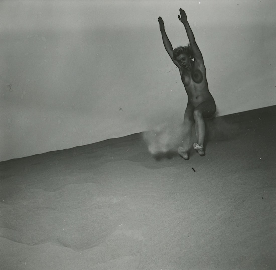 ANDRÉ DE DIENES Vintage Photo 1950s-1960s Nude Study: The provenance of this photo is from the estate/archives of notable photographer André de Dienes (Hungarian 1913 - 1986) in CA. André de Dienes is a well-known photographer, especially recognized fo