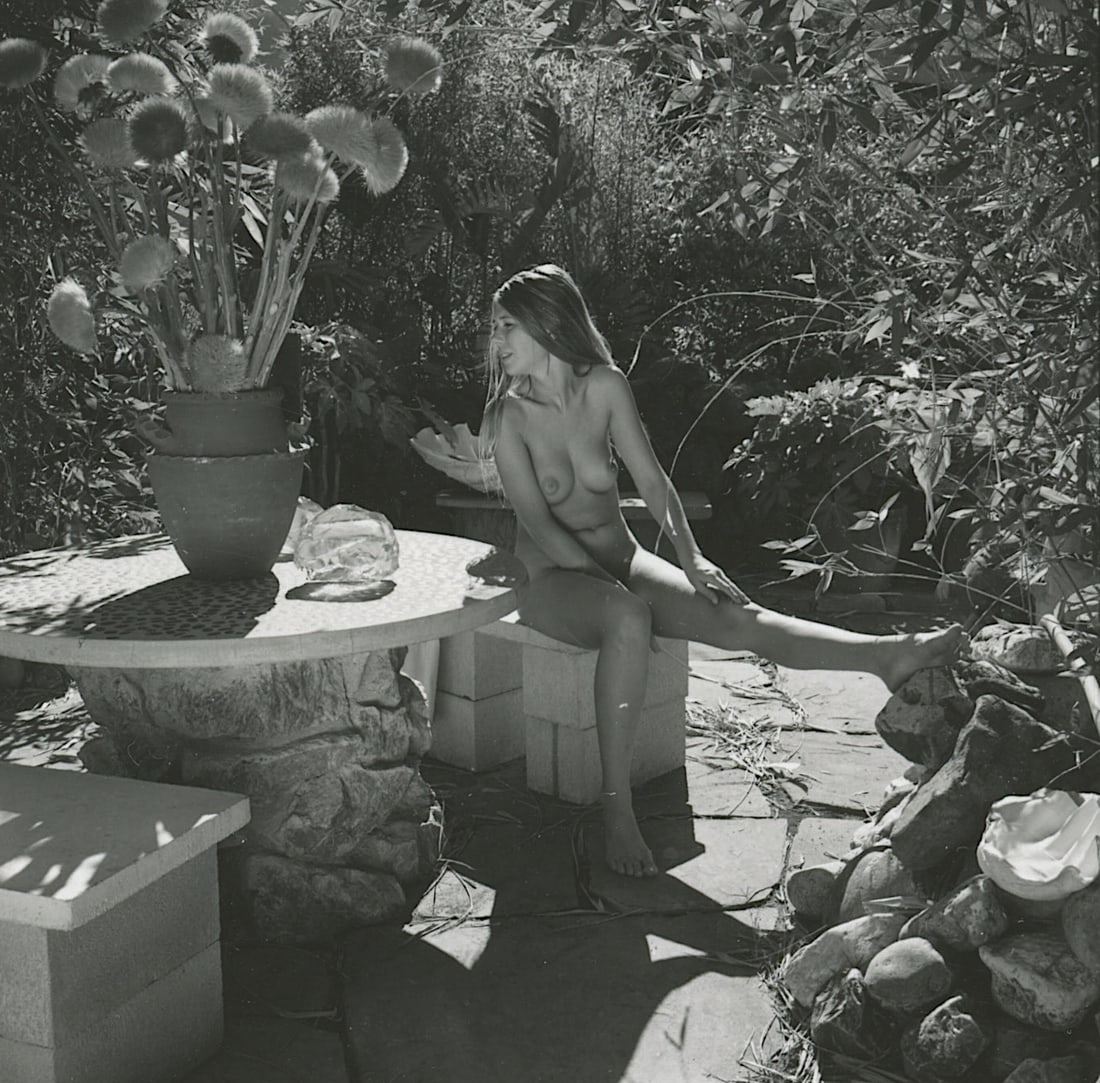 ANDRÉ DE DIENES Vintage Photo 1950s-1960s Nude Study: The provenance of this photo is from the estate/archives of notable photographer André de Dienes (Hungarian 1913 - 1986) in CA. André de Dienes is a well-known photographer, especially recognized fo