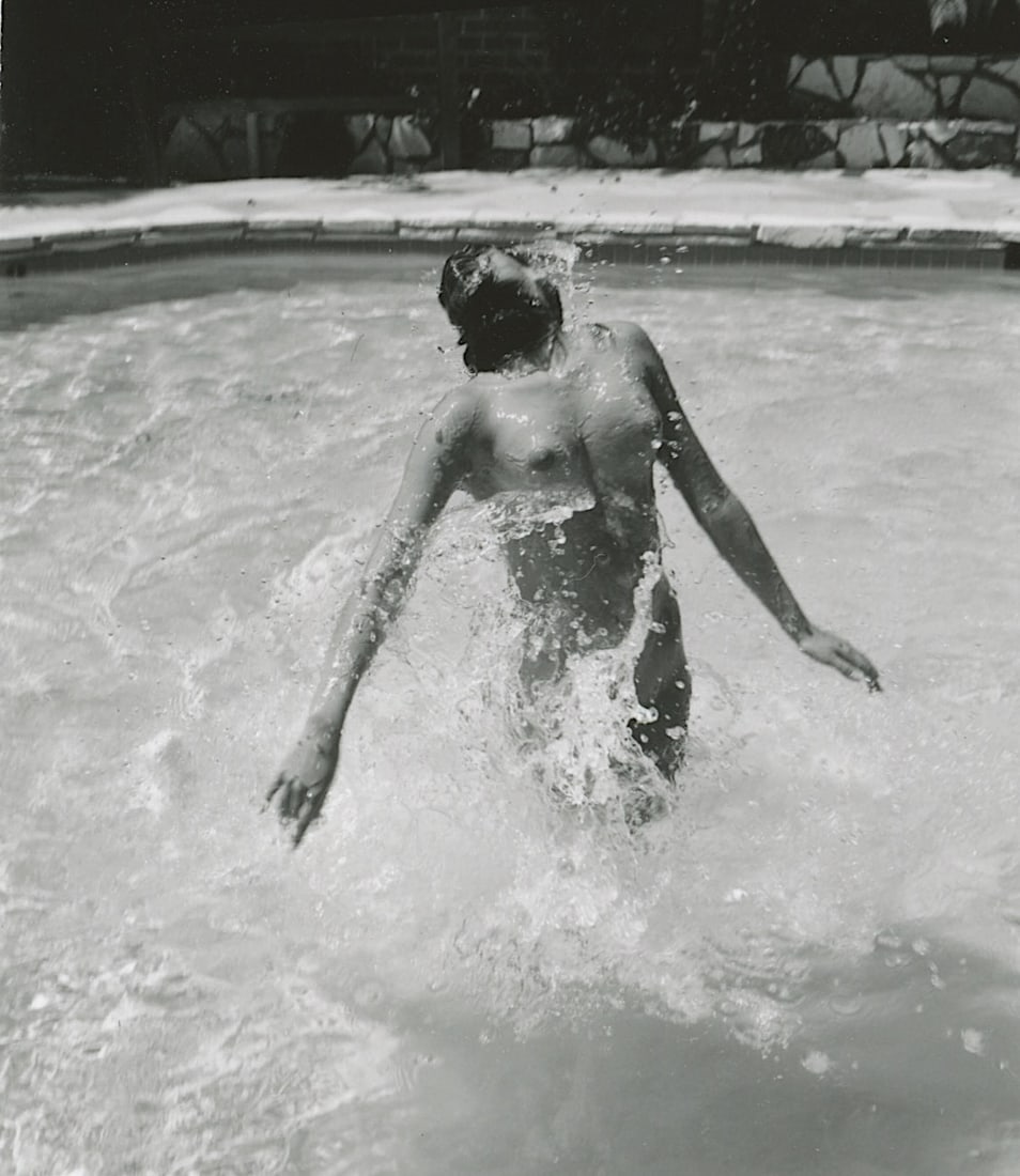ANDRÉ DE DIENES Vintage Photo 1950s-1960s Nude Study: The provenance of this photo is from the estate/archives of notable photographer André de Dienes (Hungarian 1913 - 1986) in CA. André de Dienes is a well-known photographer, especially recognized fo