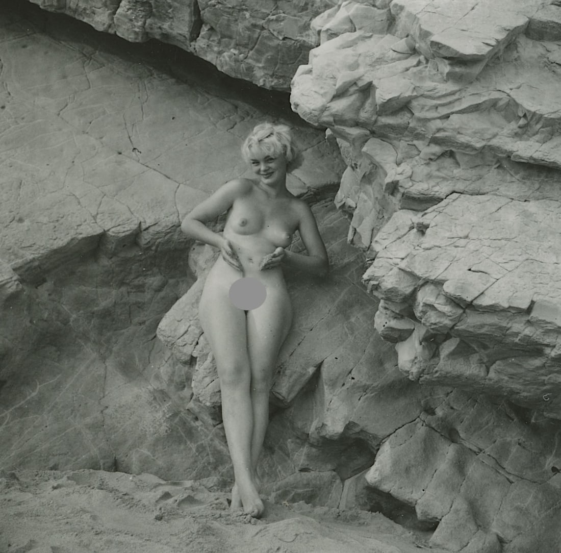 ANDRÉ DE DIENES Vintage Photo 1950s-1960s Nude Study: The provenance of this photo is from the estate/archives of notable photographer André de Dienes (Hungarian 1913 - 1986) in CA. André de Dienes is a well-known photographer, especially recognized fo