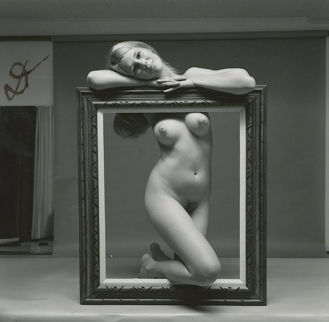 ANDRÉ DE DIENES Vintage Photo 1950s-1960s Nude Study: The provenance of this photo is from the estate/archives of notable photographer André de Dienes (Hungarian 1913 - 1986) in CA. André de Dienes is a well-known photographer, especially recognized fo