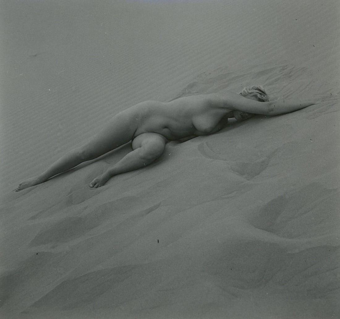 ANDRÉ DE DIENES Vintage Photo 1950s-1960s Nude Study: The provenance of this photo is from the estate/archives of notable photographer André de Dienes (Hungarian 1913 - 1986) in CA. André de Dienes is a well-known photographer, especially recognized fo