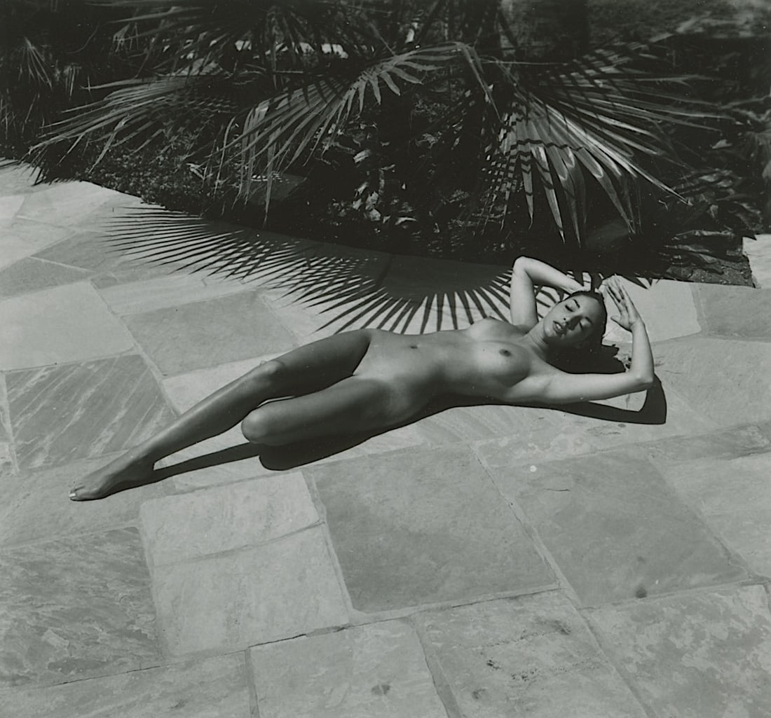 ANDRÉ DE DIENES Vintage Photo 1950s-1960s Nude Study: The provenance of this photo is from the estate/archives of notable photographer André de Dienes (Hungarian 1913 - 1986) in CA. André de Dienes is a well-known photographer, especially recognized fo
