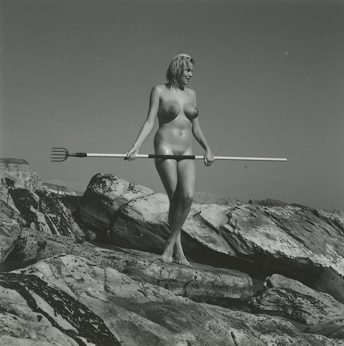 ANDRÉ DE DIENES Vintage Photo 1950s-1960s Nude Study: The provenance of this photo is from the estate/archives of notable photographer André de Dienes (Hungarian 1913 - 1986) in CA. André de Dienes is a well-known photographer, especially recognized fo