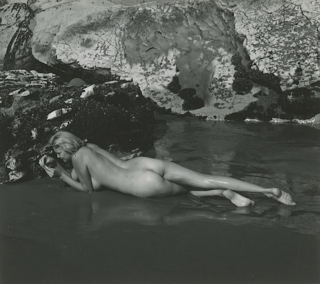 ANDRÉ DE DIENES Vintage Photo 1950s-1960s Nude Study: The provenance of this photo is from the estate/archives of notable photographer André de Dienes (Hungarian 1913 - 1986) in CA. André de Dienes is a well-known photographer, especially recognized fo