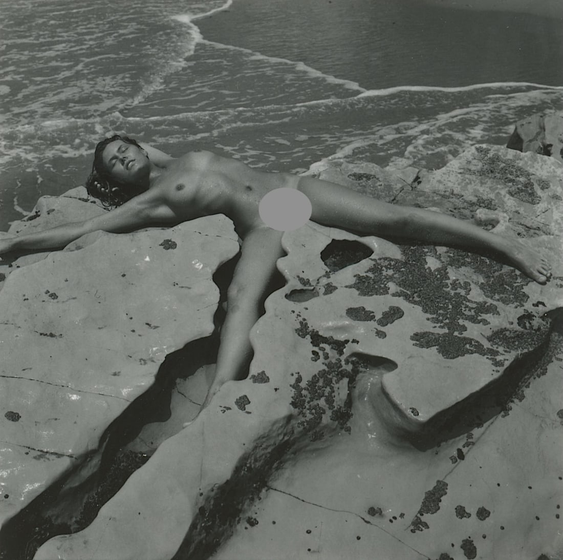 ANDRÉ DE DIENES Vintage Photo 1950s-1960s Nude Study: The provenance of this photo is from the estate/archives of notable photographer André de Dienes (Hungarian 1913 - 1986) in CA. André de Dienes is a well-known photographer, especially recognized fo