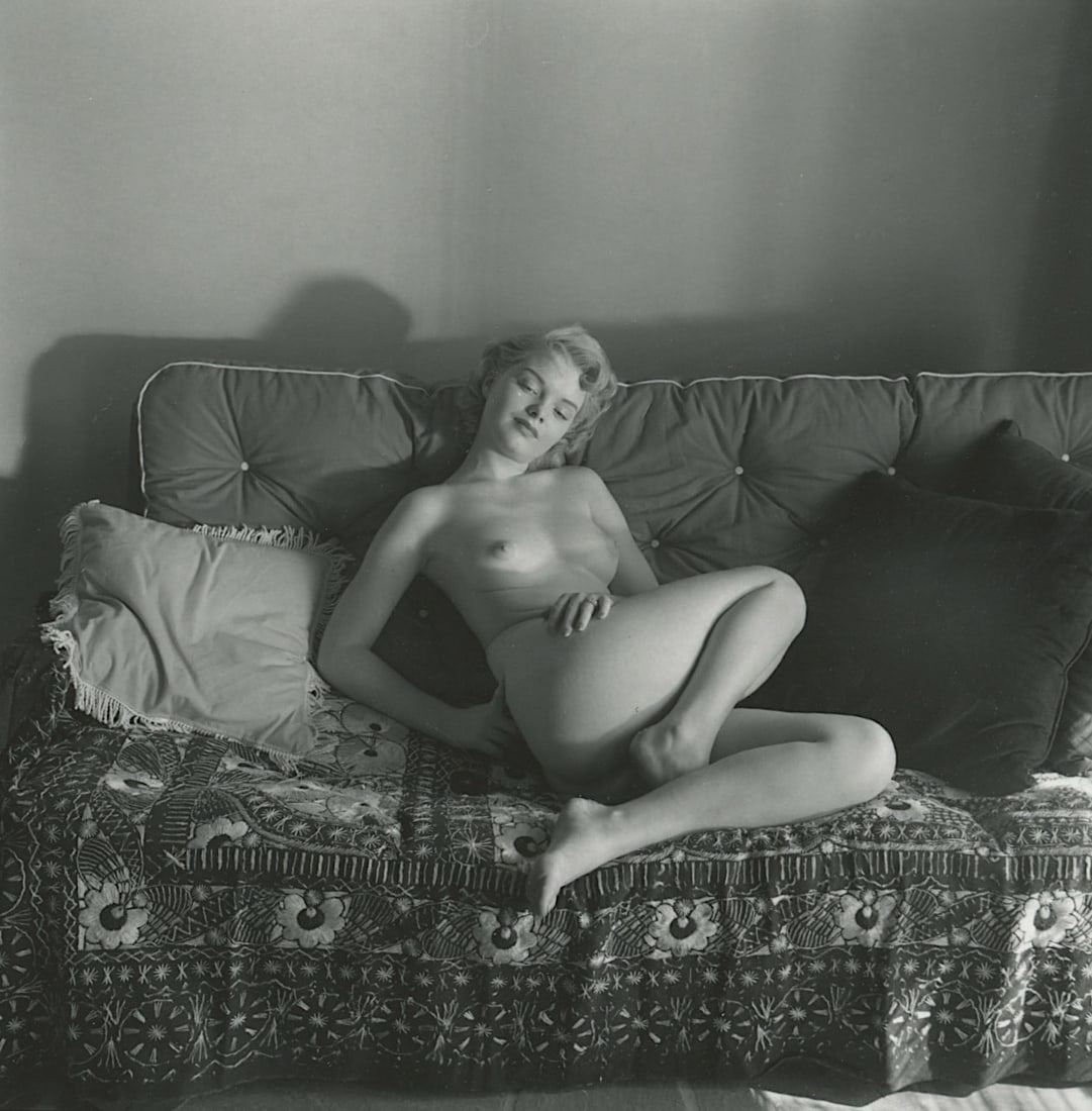 ANDRÉ DE DIENES Vintage Photo 1950s-1960s Nude Study: The provenance of this photo is from the estate/archives of notable photographer André de Dienes (Hungarian 1913 - 1986) in CA. André de Dienes is a well-known photographer, especially recognized fo