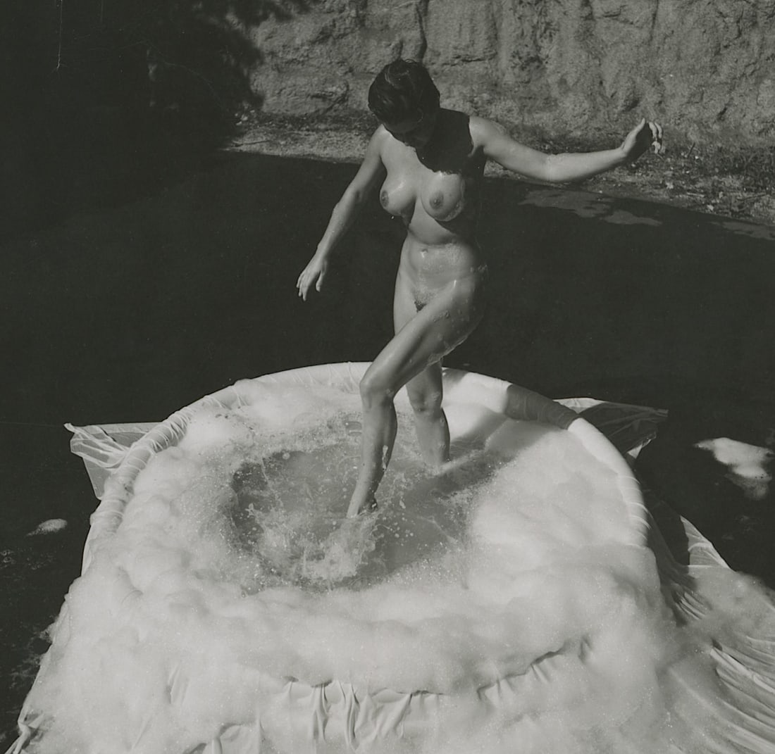 ANDRÉ DE DIENES Vintage Photo 1950s-1960s Nude Study: The provenance of this photo is from the estate/archives of notable photographer André de Dienes (Hungarian 1913 - 1986) in CA. André de Dienes is a well-known photographer, especially recognized fo