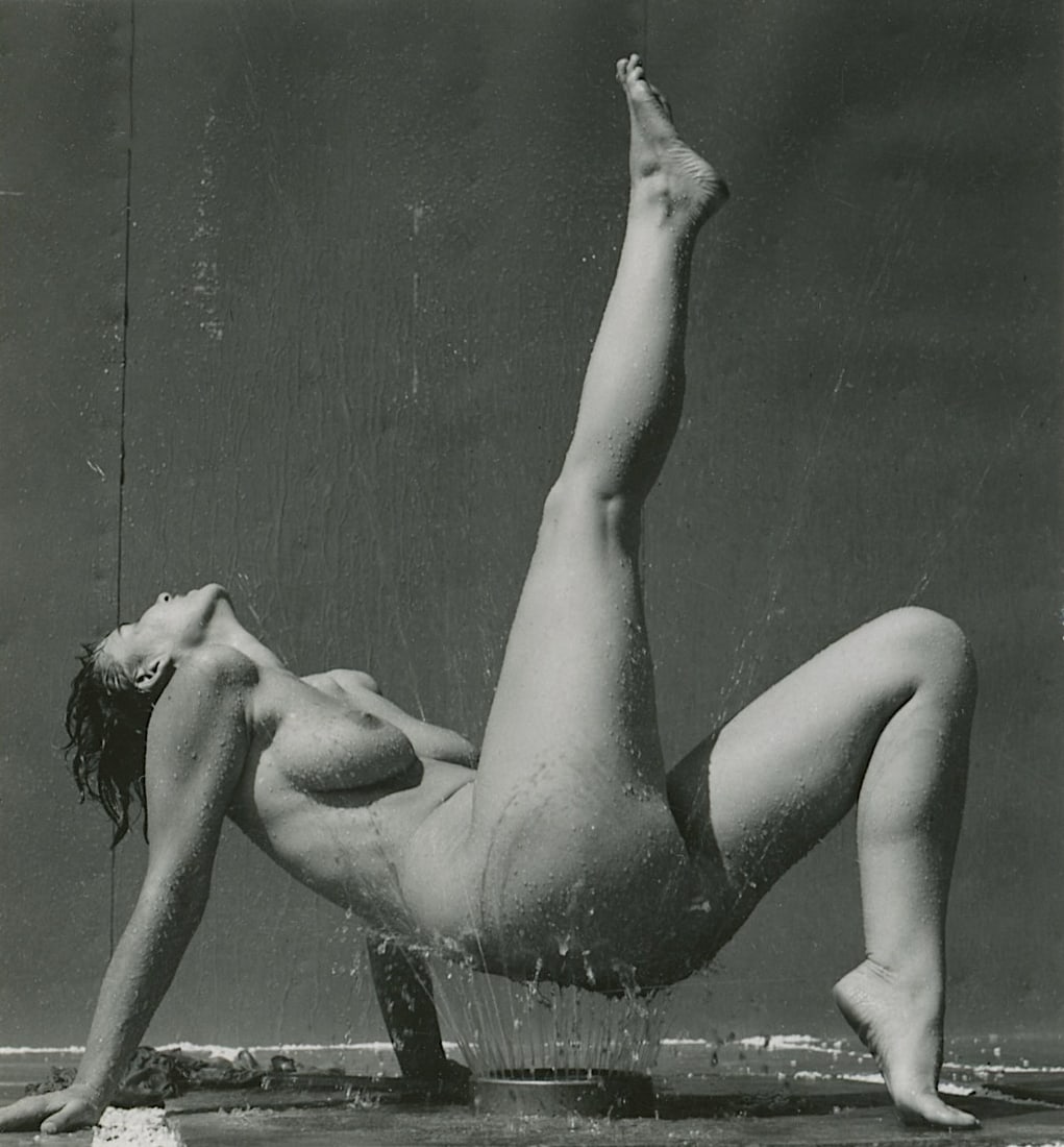 ANDRÉ DE DIENES Vintage Photo 1950s-1960s Nude Study: The provenance of this photo is from the estate/archives of notable photographer André de Dienes (Hungarian 1913 - 1986) in CA. André de Dienes is a well-known photographer, especially recognized fo