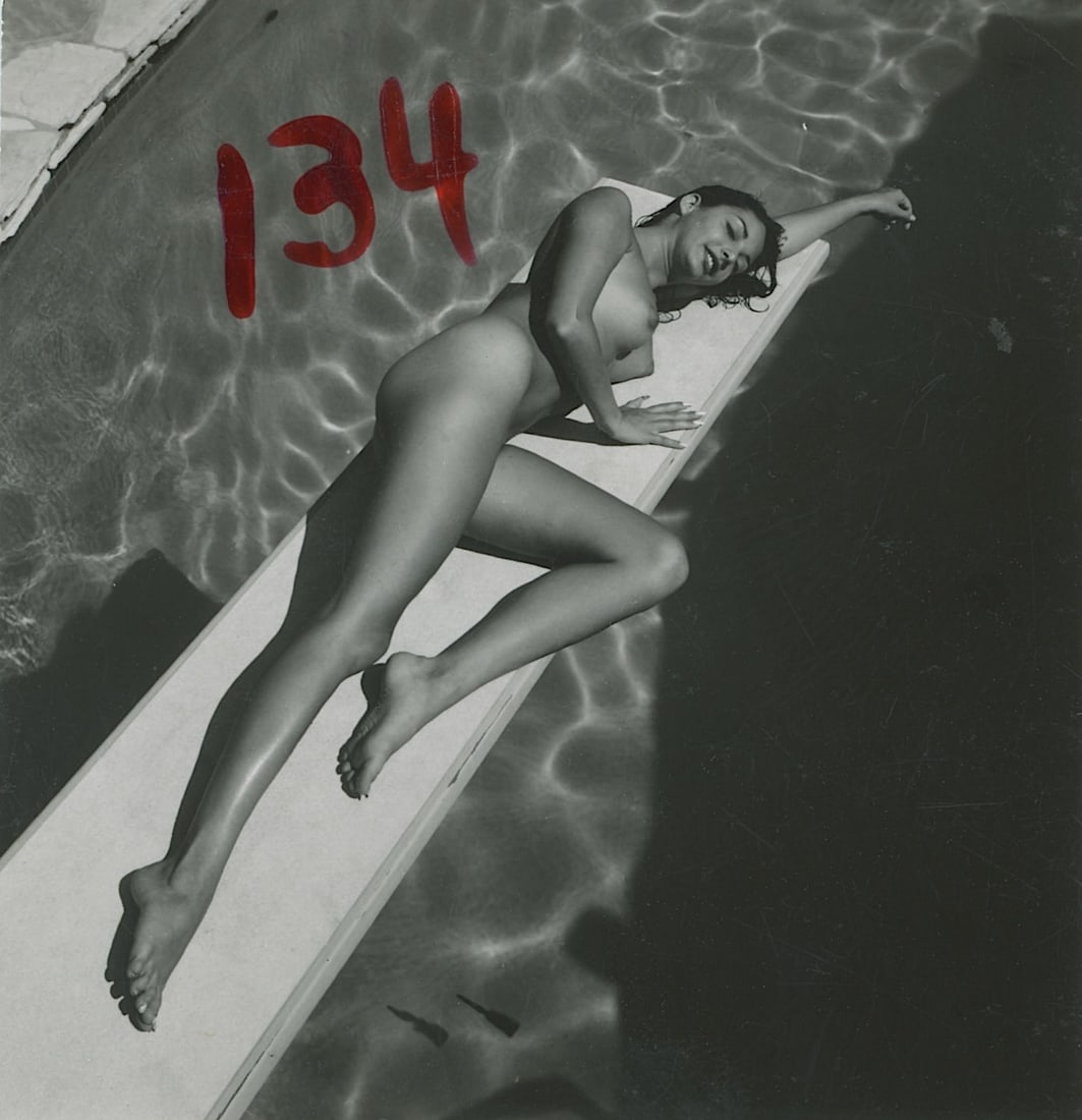 ANDRÉ DE DIENES Vintage Photo 1950s-1960s Nude Study: The provenance of this photo is from the estate/archives of notable photographer André de Dienes (Hungarian 1913 - 1986) in CA. André de Dienes is a well-known photographer, especially recognized fo