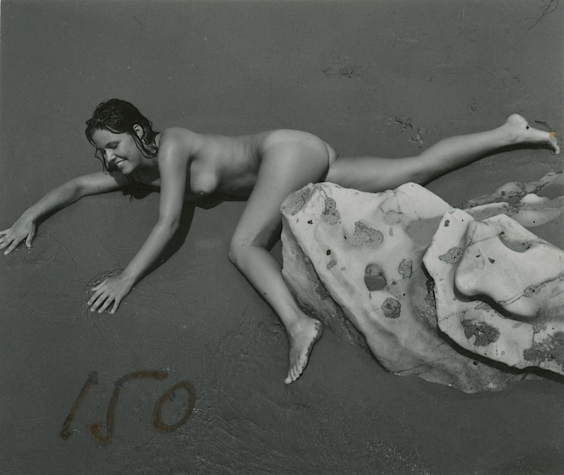 ANDRÉ DE DIENES Vintage Photo 1950s-1960s Nude Study: The provenance of this photo is from the estate/archives of notable photographer André de Dienes (Hungarian 1913 - 1986) in CA. André de Dienes is a well-known photographer, especially recognized fo