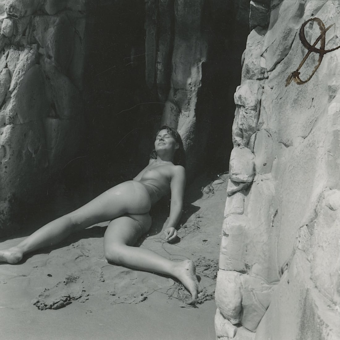 ANDRÉ DE DIENES Vintage Photo 1950s-1960s Nude Study: The provenance of this photo is from the estate/archives of notable photographer André de Dienes (Hungarian 1913 - 1986) in CA. André de Dienes is a well-known photographer, especially recognized fo