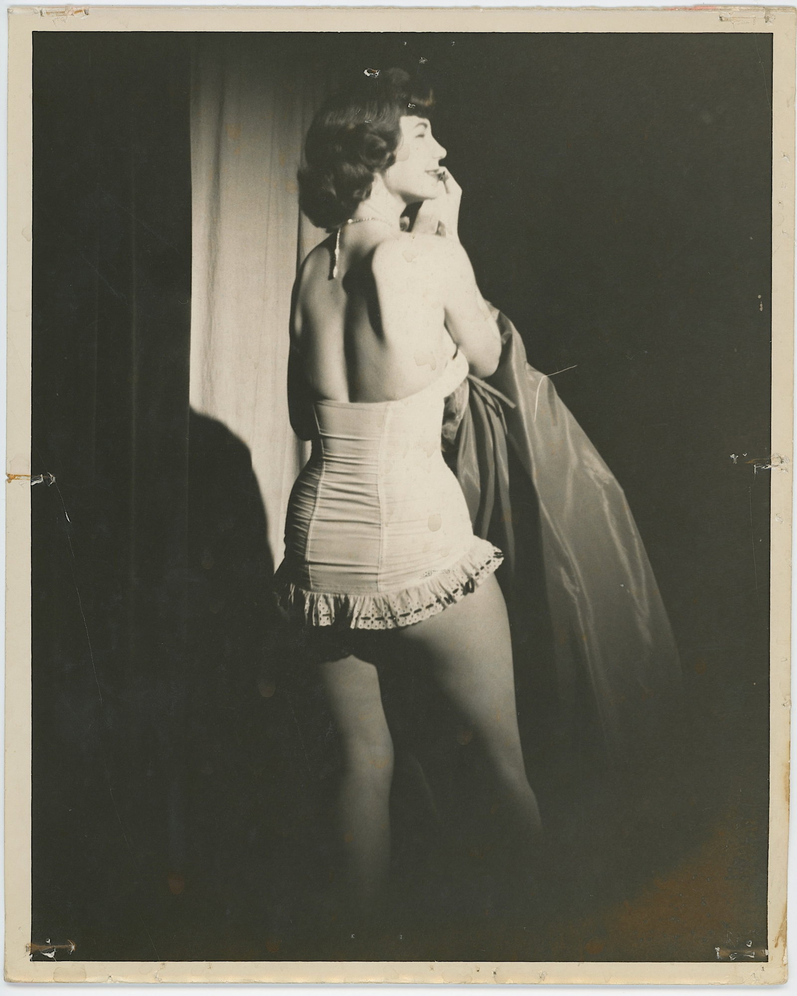 Vintage Pin Up Female Model Photo 10" x 8": The provenance of this lot is from the a private collector in RI. We have included quality images to show it's actual condition. This lot is located in Boca Raton, Fl and its shipment will be made dir