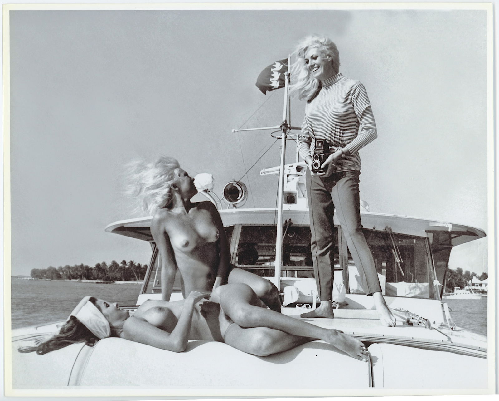 BUNNY YEAGER Vintage Pin Up Photograph WITH MODELS: This lot is consigned by a collector in RI. The provenance is from Bunny Yeager's estate/archives. Linnea Eleanor "Bunny" Yeager (March 13, 1929 - May 24, 2014) was an American photographer and pin-up