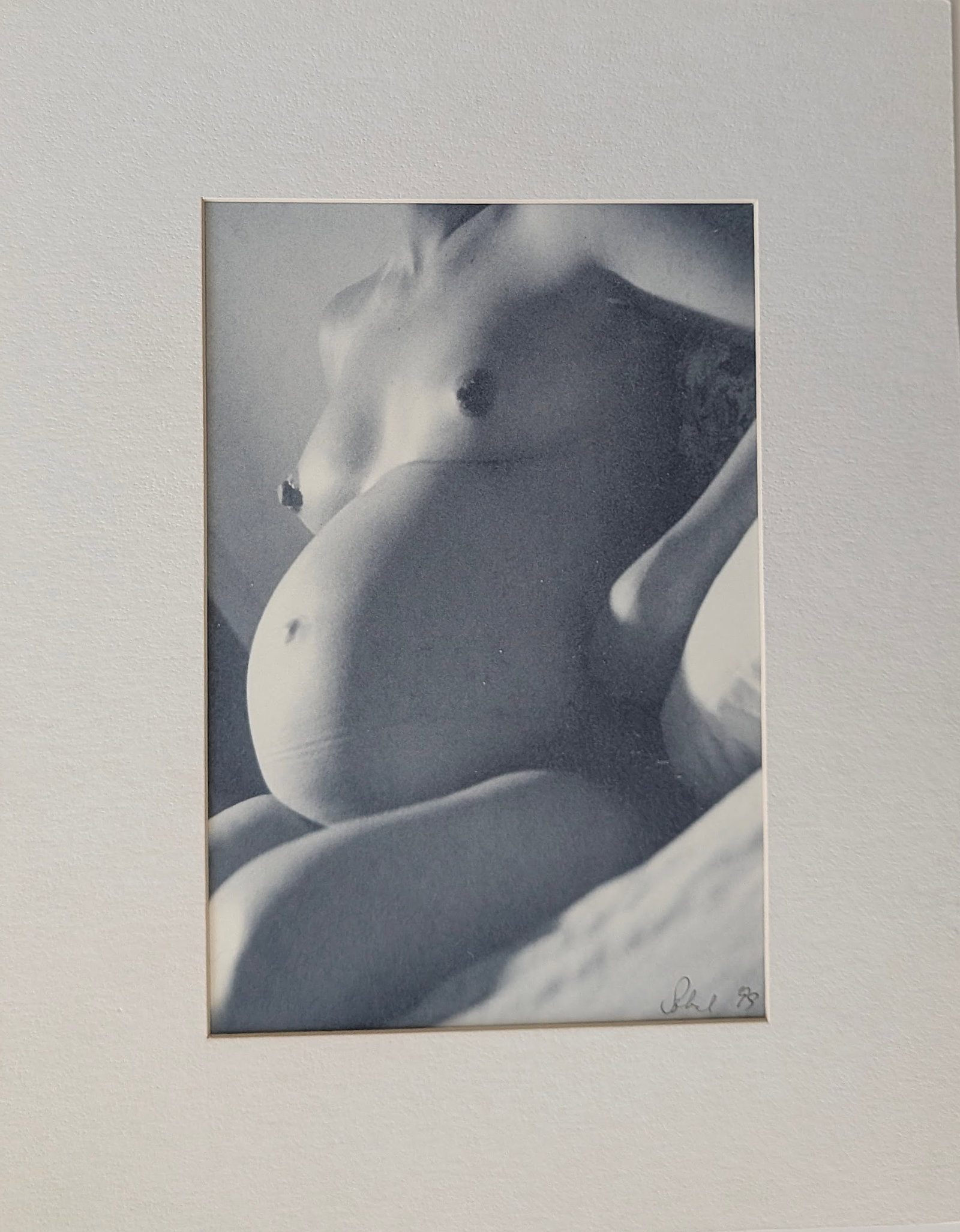 Original Art Photograph by LESLIE SOBEL, Signed 1999: This lot is consigned by a collector in RI. The dimensions are Approx. 15" x 12" (Mat-board). We have included quality images to show it's actual condition. This lot is located in Boca Raton, Fl and i