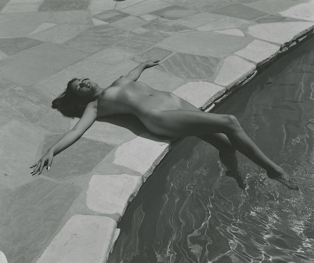ANDRÉ DE DIENES Vintage Photo 1950s-1960s Nude Study: The provenance of this photo is from the estate/archives of notable photographer André de Dienes (Hungarian 1913 - 1986) in CA. André de Dienes is a well-known photographer, especially recognized fo