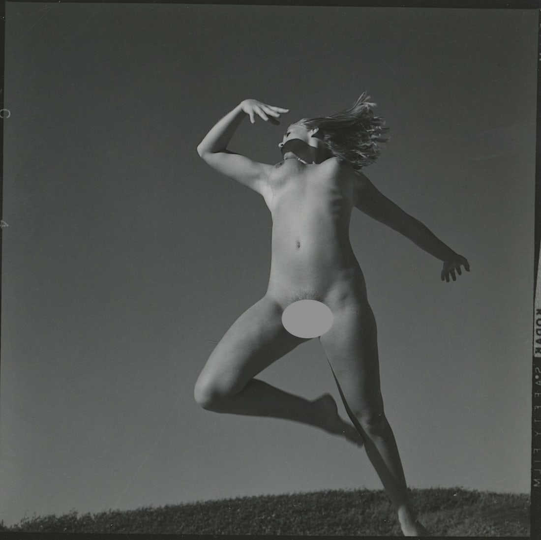 ANDRÉ DE DIENES Vintage Photo 1950s-1960s Nude Study: The provenance of this photo is from the estate/archives of notable photographer André de Dienes (Hungarian 1913 - 1986) in CA. André de Dienes is a well-known photographer, especially recognized fo