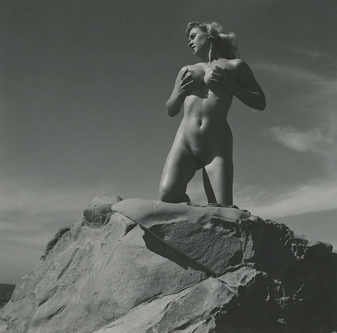 ANDRÉ DE DIENES Vintage Photo 1950s-1960s Nude Study: The provenance of this photo is from the estate/archives of notable photographer André de Dienes (Hungarian 1913 - 1986) in CA. André de Dienes is a well-known photographer, especially recognized fo