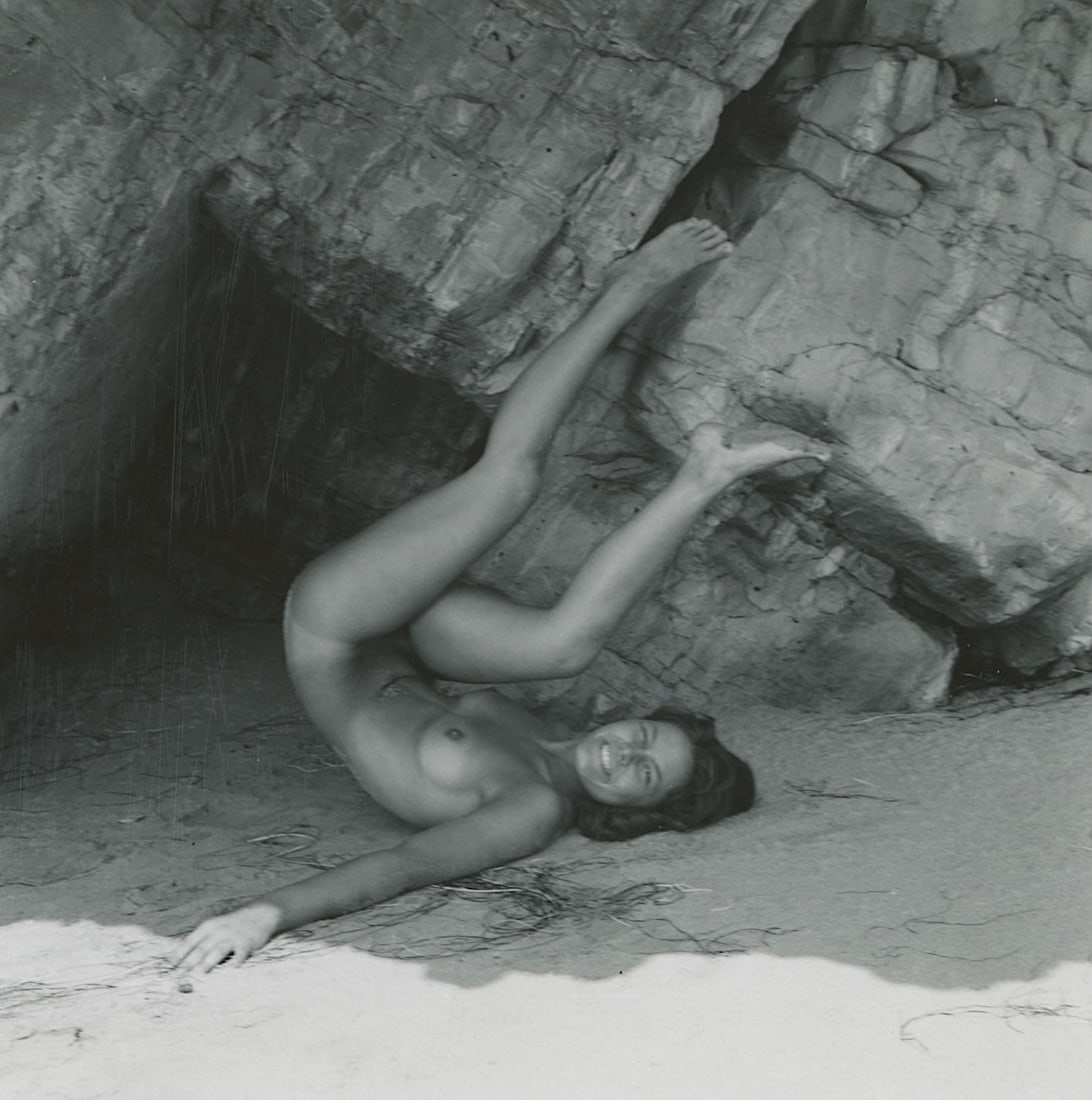 ANDRÉ DE DIENES Vintage Photo 1950s-1960s Nude Study: The provenance of this photo is from the estate/archives of notable photographer André de Dienes (Hungarian 1913 - 1986) in CA. André de Dienes is a well-known photographer, especially recognized fo