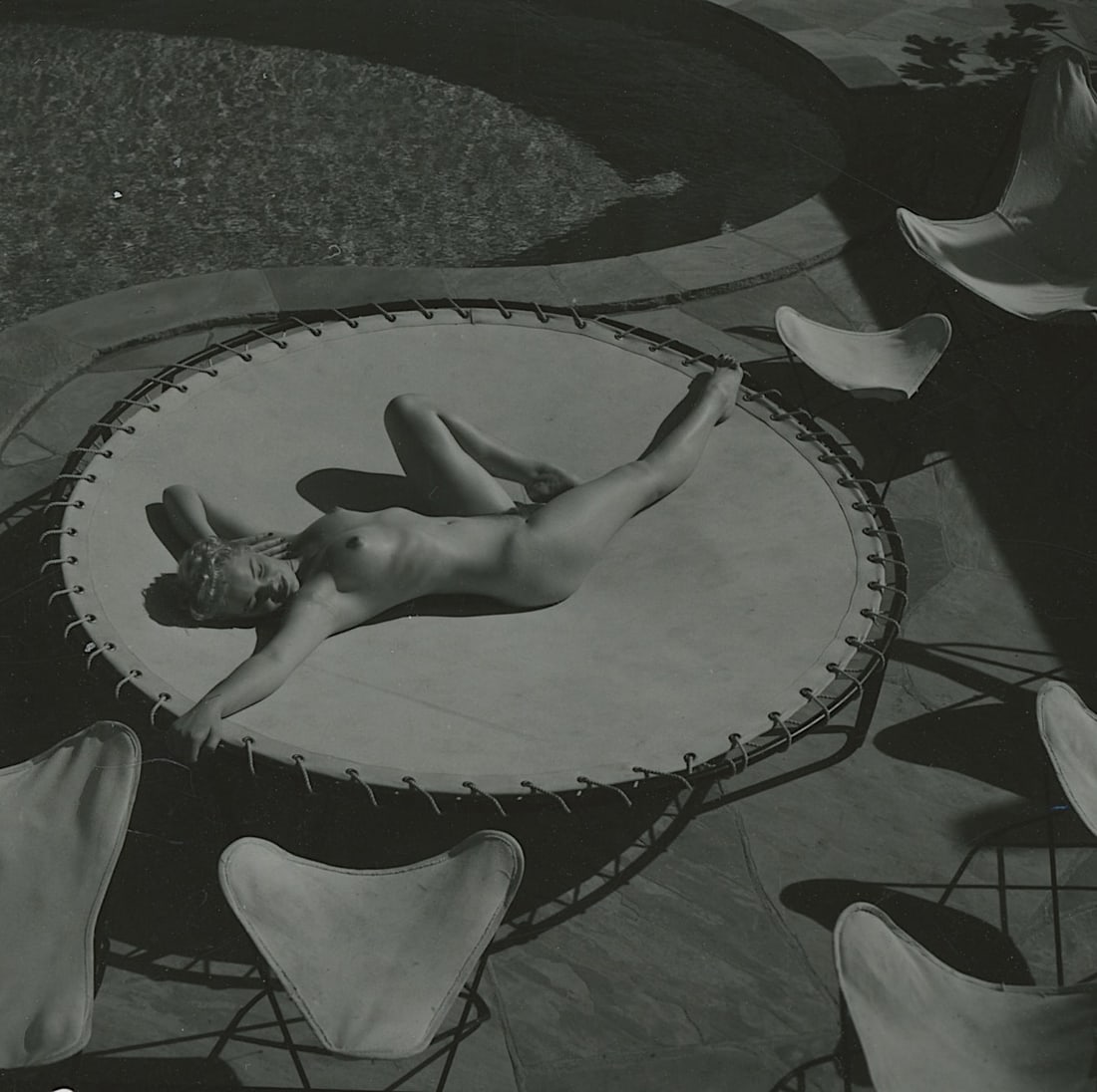 ANDRÉ DE DIENES Vintage Photo 1950s-1960s Nude Study: The provenance of this photo is from the estate/archives of notable photographer André de Dienes (Hungarian 1913 - 1986) in CA. André de Dienes is a well-known photographer, especially recognized fo