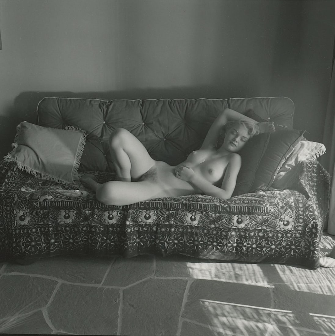 ANDRÉ DE DIENES Vintage Photo 1950s-1960s Nude Study: The provenance of this photo is from the estate/archives of notable photographer André de Dienes (Hungarian 1913 - 1986) in CA. André de Dienes is a well-known photographer, especially recognized fo