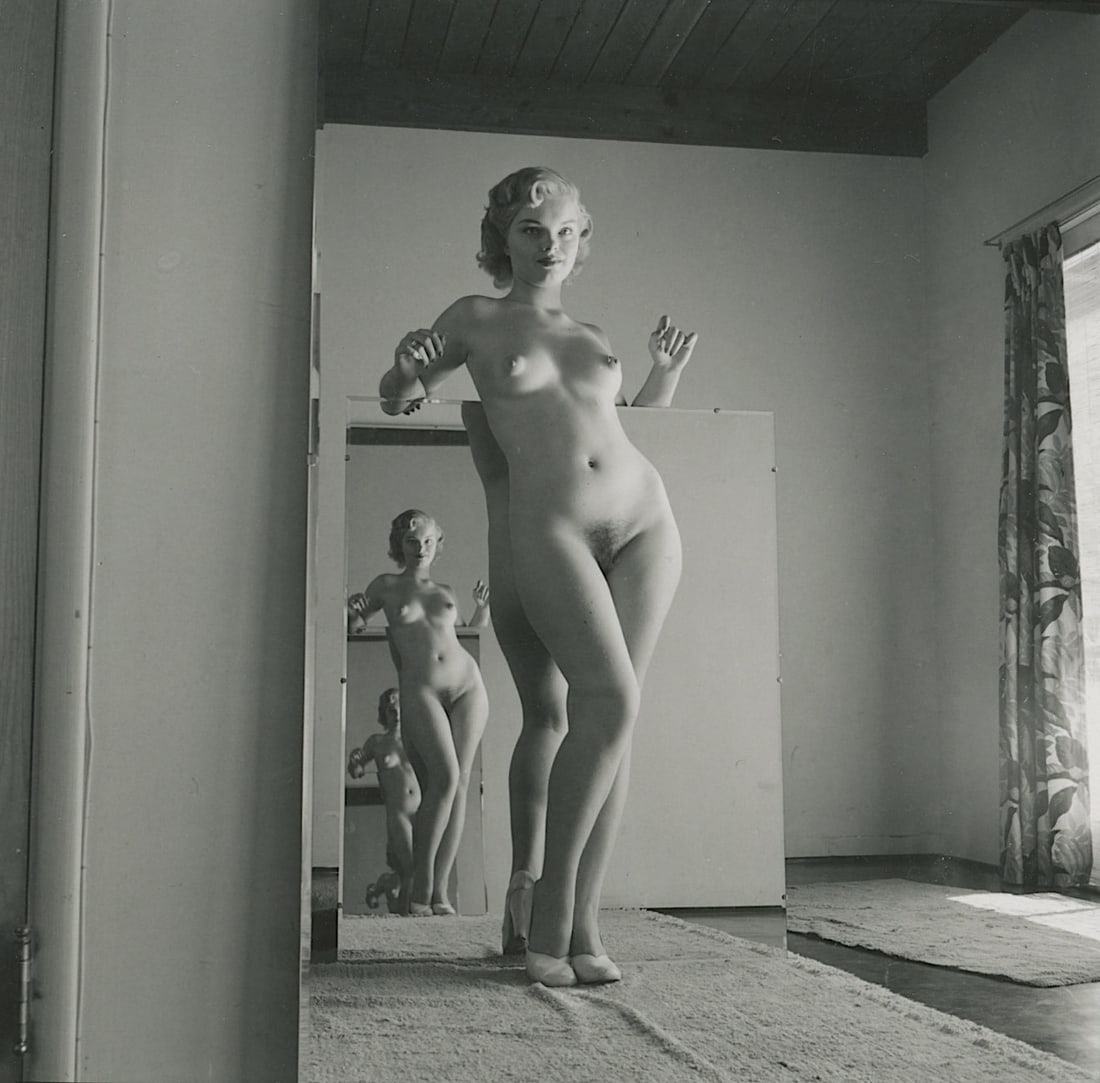ANDRÉ DE DIENES Vintage Photo 1950s-1960s Nude Study: The provenance of this photo is from the estate/archives of notable photographer André de Dienes (Hungarian 1913 - 1986) in CA. André de Dienes is a well-known photographer, especially recognized fo