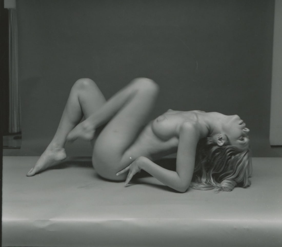 ANDRÉ DE DIENES Vintage Photo 1950s-1960s Nude Study: The provenance of this photo is from the estate/archives of notable photographer André de Dienes (Hungarian 1913 - 1986) in CA. André de Dienes is a well-known photographer, especially recognized fo