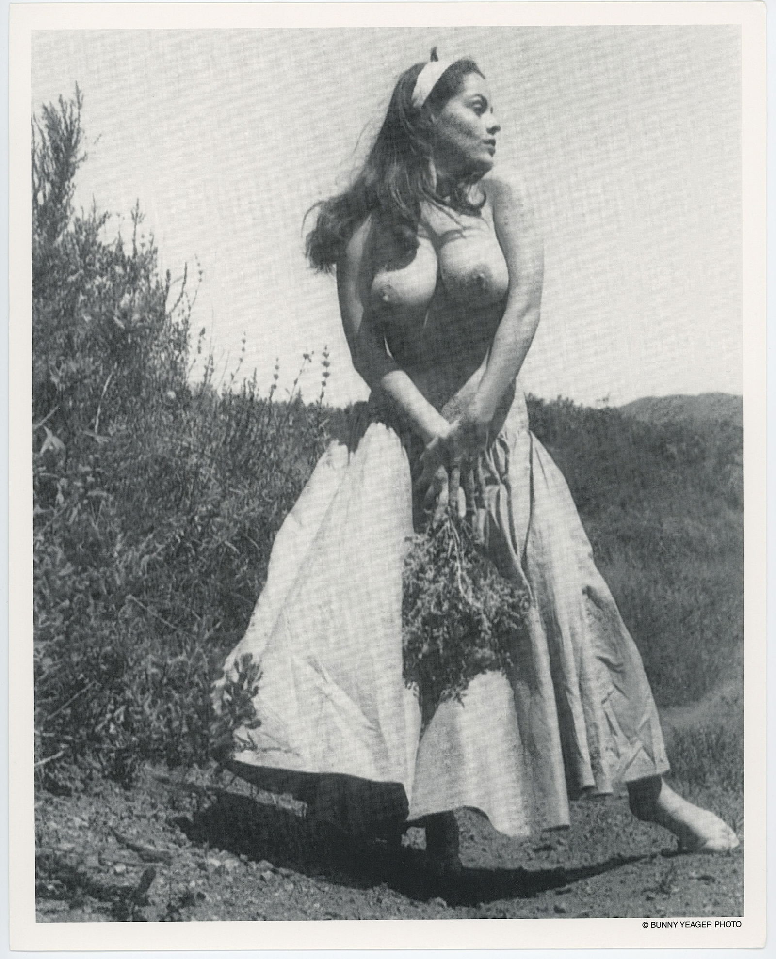 BUNNY YEAGER Vintage Pin Up Litho Model DIANE WEBBER: This lot is consigned by a collector in RI. The provenance is from Bunny Yeager's estate/archives. Linnea Eleanor "Bunny" Yeager (March 13, 1929 - May 24, 2014) was an American photographer and pin-up