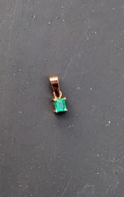 2.48 ctw Genuine Natural Colombia Emeralds Pendant 18K