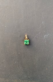 3.415 ctw Genuine Natural Colombia Emeralds Pendant 14K