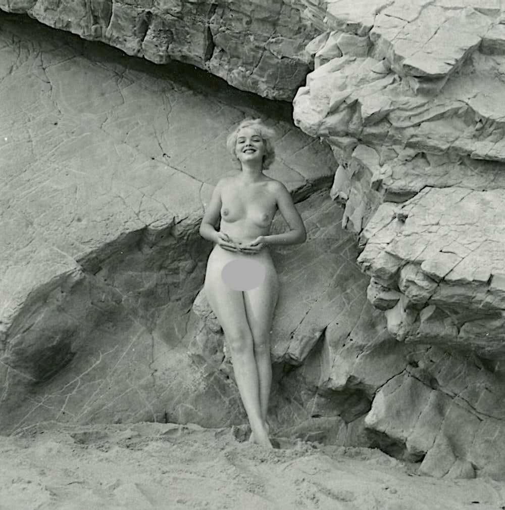 ANDRÉ DE DIENES Vintage Photo 1950s-1960s Nude Study: The provenance of this photo is from the estate/archives of notable photographer André de Dienes (Hungarian 1913 - 1986) in CA. André de Dienes is a well-known photographer, especially recognized fo