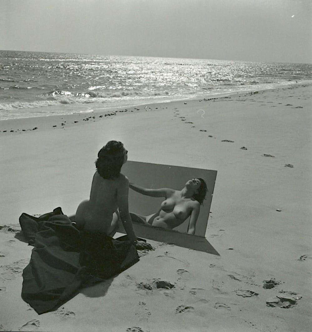 ANDRÉ DE DIENES Vintage Photo 1950s-1960s Nude Study: The provenance of this photo is from the estate/archives of notable photographer André de Dienes (Hungarian 1913 - 1986) in CA. André de Dienes is a well-known photographer, especially recognized fo
