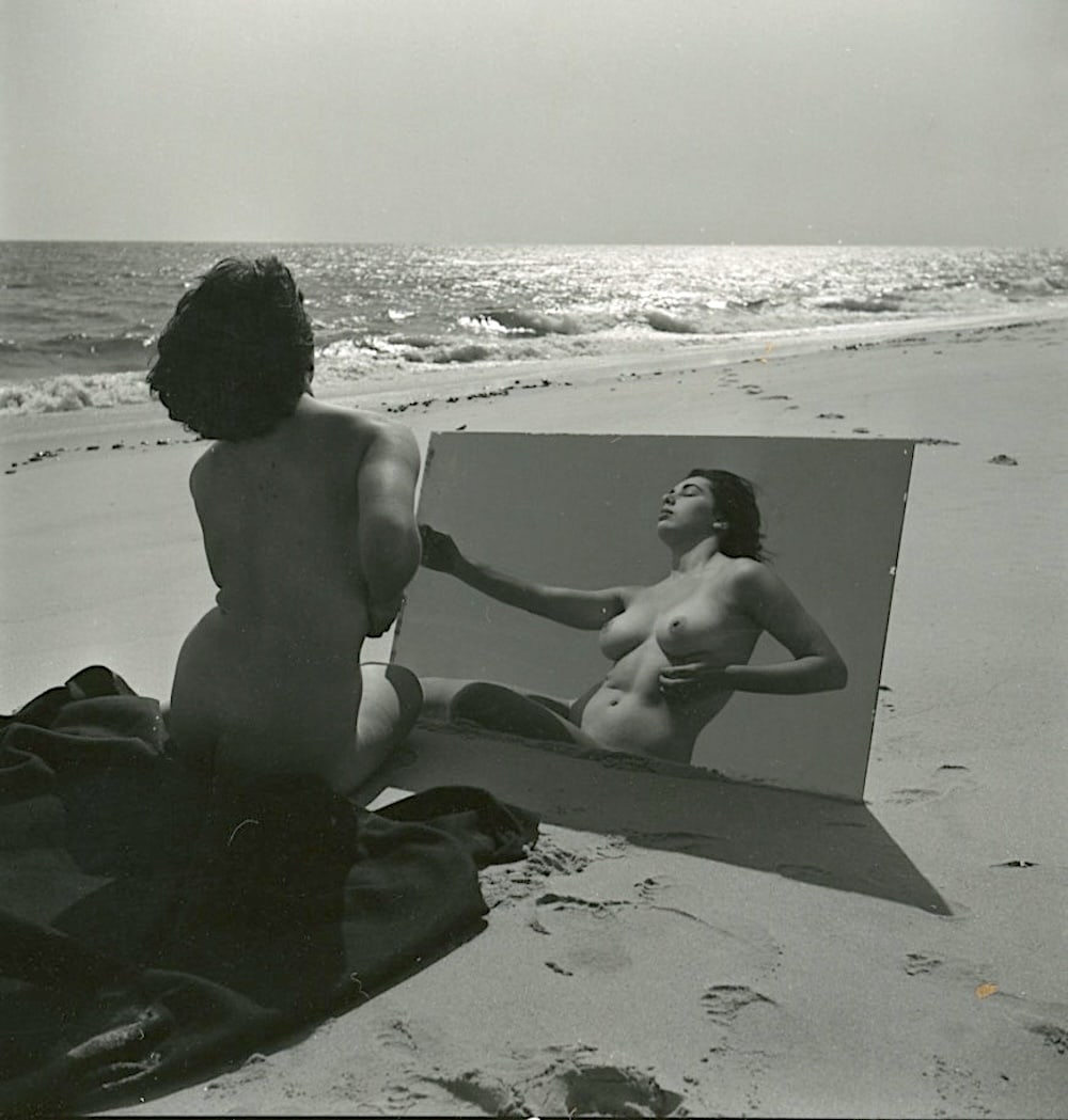 ANDRÉ DE DIENES Vintage Photo 1950s-1960s Nude Study: The provenance of this photo is from the estate/archives of notable photographer André de Dienes (Hungarian 1913 - 1986) in CA. André de Dienes is a well-known photographer, especially recognized fo
